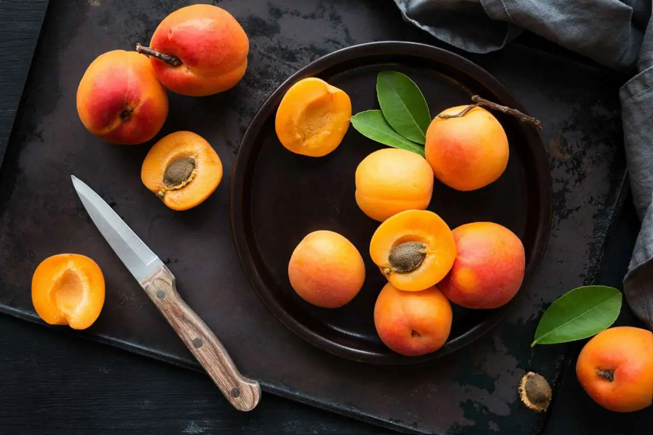 Mangiare troppe albicocche: ecco le conseguenze Mangiare troppe albicocche: ecco le conseguenze