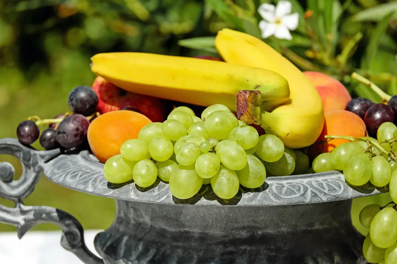 Mangiare frutta prima dei pasti per dimagrire: ecco perché funziona davvero Mangiare frutta prima dei pasti per dimagrire: ecco perché funziona davvero