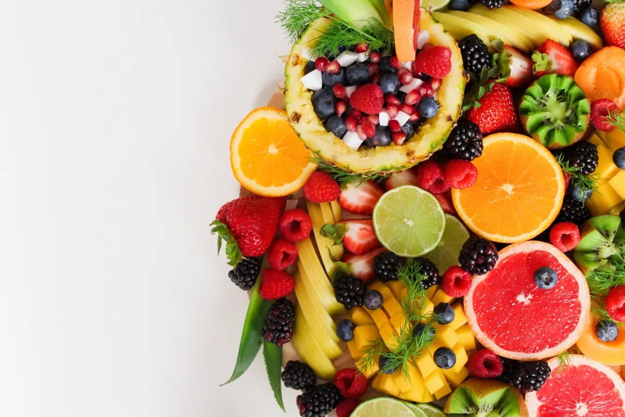 Mangiare frutta prima dei pasti per dimagrire: ecco perché funziona davvero Mangiare frutta prima dei pasti per dimagrire: ecco perché funziona davvero