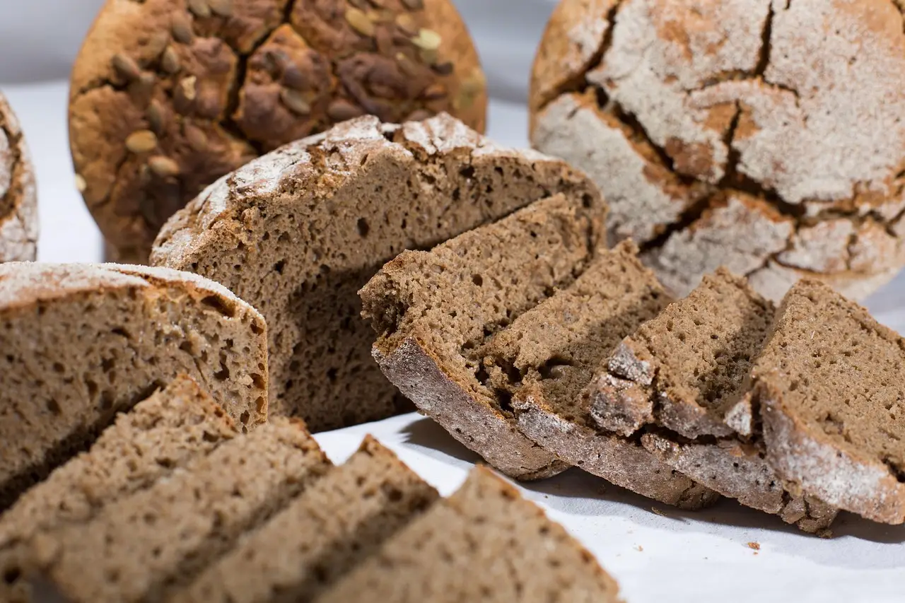Pane integrale per la dieta? Ecco quando fa ingrassare e cosa scegliere invece Pane integrale per la dieta? Ecco quando fa ingrassare e cosa scegliere invece