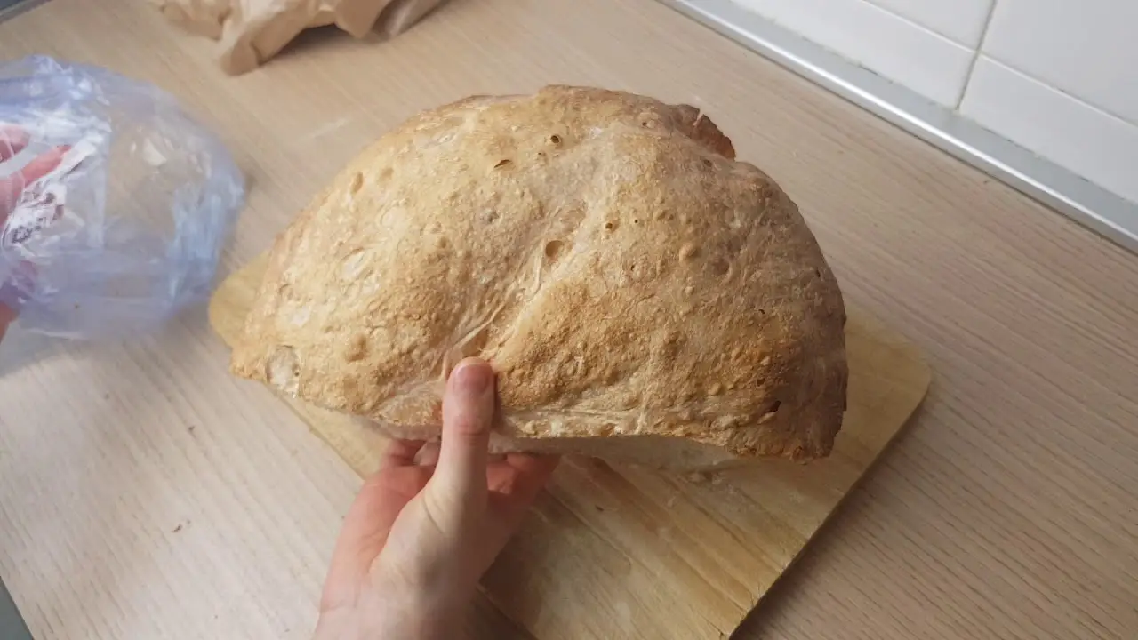 Pane integrale per la dieta? Ecco quando fa ingrassare e cosa scegliere invece Pane integrale per la dieta? Ecco quando fa ingrassare e cosa scegliere invece