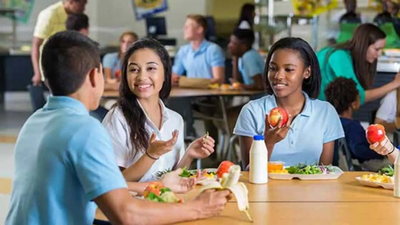 Cosa non mangiare a pranzo dopo i 40 anni per perdere peso in modo efficace Cosa non mangiare a pranzo dopo i 40 anni per perdere peso in modo efficace
