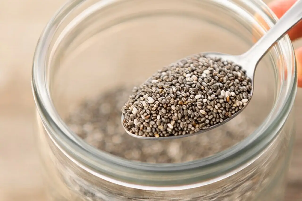 Semi di chia per sgonfiare la pancia: ecco come assumerli a colazione o cena Semi di chia per sgonfiare la pancia: ecco come assumerli a colazione o cena