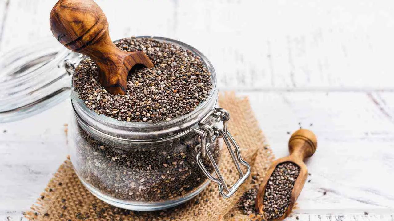 Semi di chia per sgonfiare la pancia: ecco come assumerli a colazione o cena Semi di chia per sgonfiare la pancia: ecco come assumerli a colazione o cena