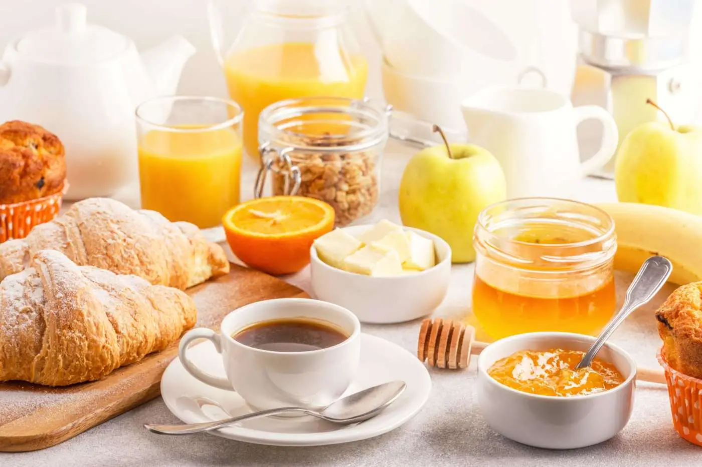 Banana a colazione tutti i giorni: benefici e rischi secondo la nutrizionista Banana a colazione tutti i giorni: benefici e rischi secondo la nutrizionista
