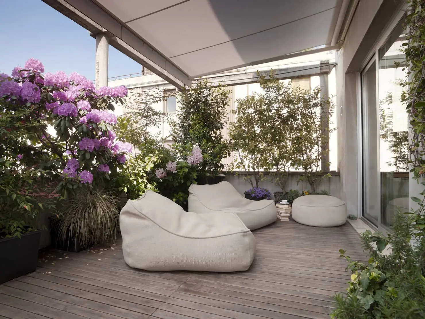 Crea una zona relax verde in giardino con mobili riciclati: le migliori idee green per l’estate 2025 Crea una zona relax verde in giardino con mobili riciclati: le migliori idee green per l’estate 2025