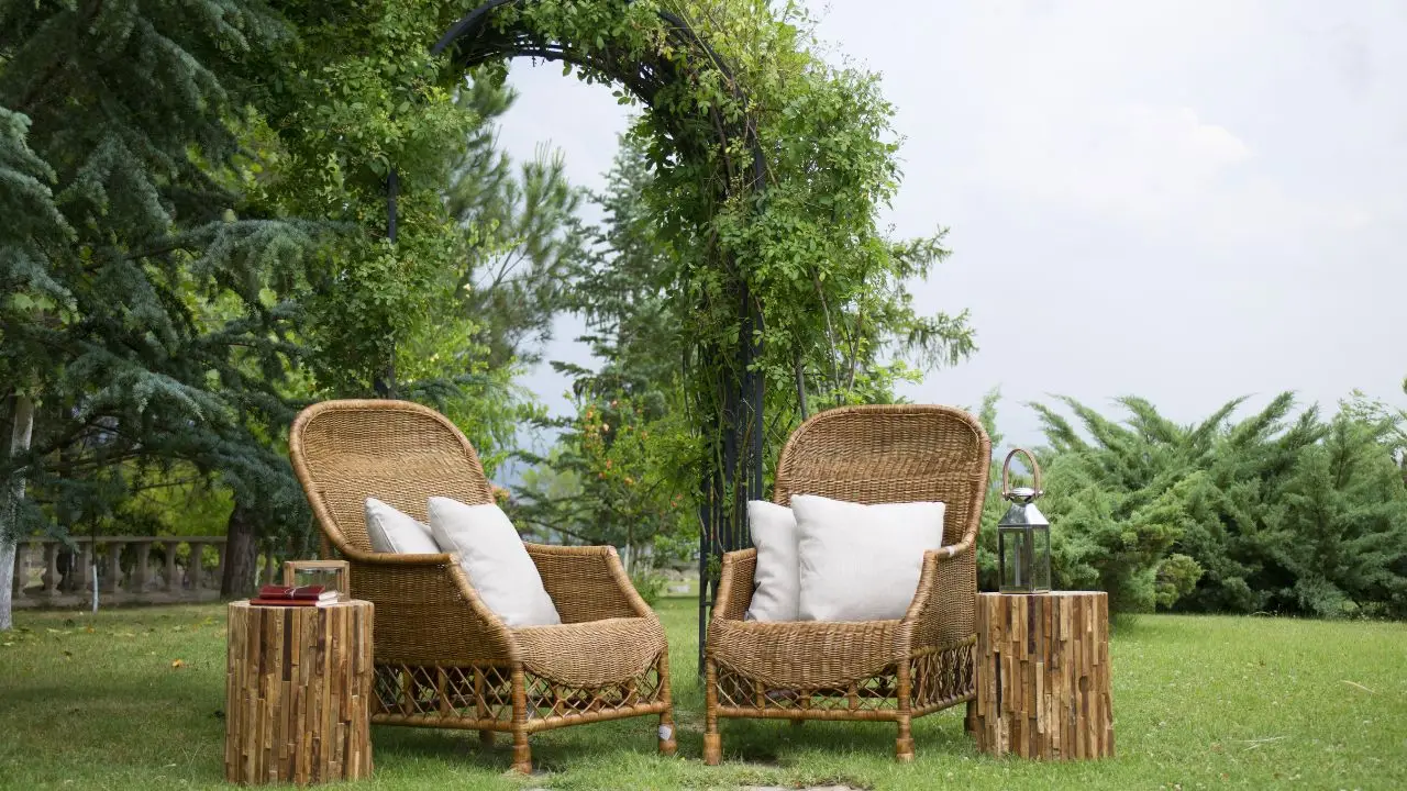 Crea una zona relax in giardino con mobili riciclati: le idee green più originali consigliate dagli esperti per l’estate 2025 Crea una zona relax in giardino con mobili riciclati: le idee green più originali consigliate dagli esperti per l’estate 2025