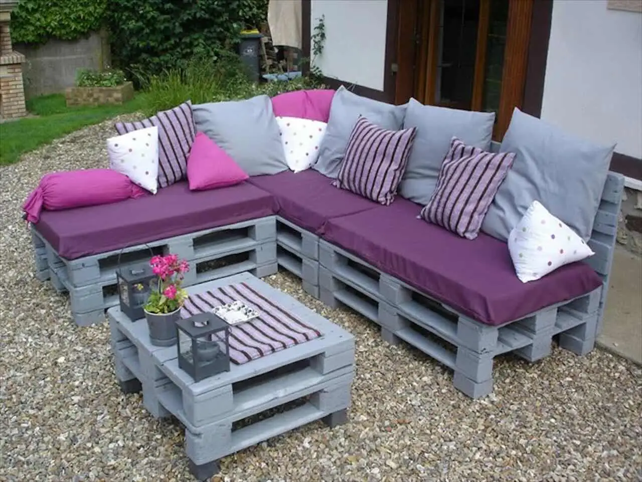 Crea una zona relax green in giardino con mobili riciclati: le idee sostenibili più trendy dell’estate Crea una zona relax green in giardino con mobili riciclati: le idee sostenibili più trendy dell’estate